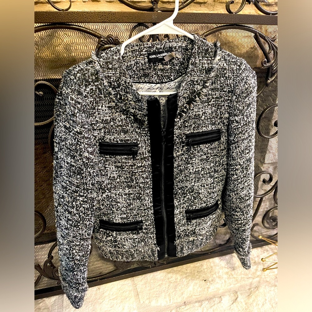 Designer short Small Petite Black/White suit jacket. Karl Lagerfeld Gem!